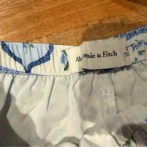 Abercrombie Patchwork Faux Silk Pull On Short XS NWT - Picture 4 of 7